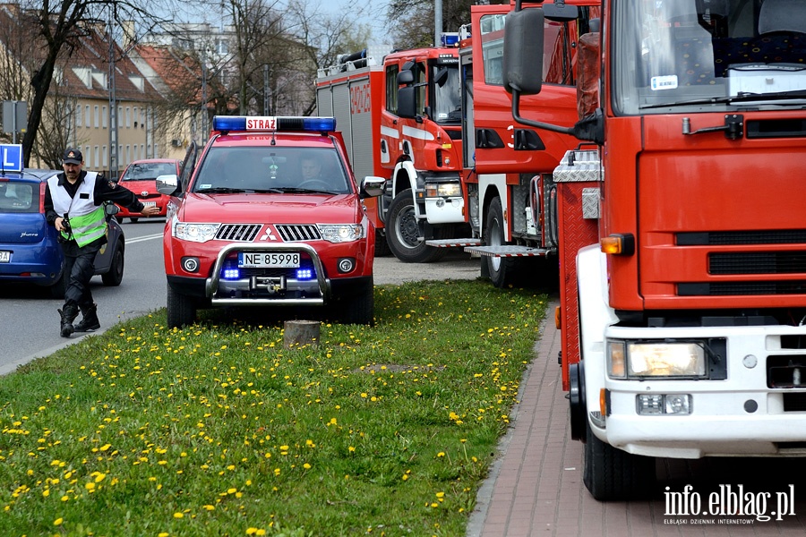 Grunwaldzka: poar w mieszkaniu. Jedna osoba w szpitalu, fot. 7