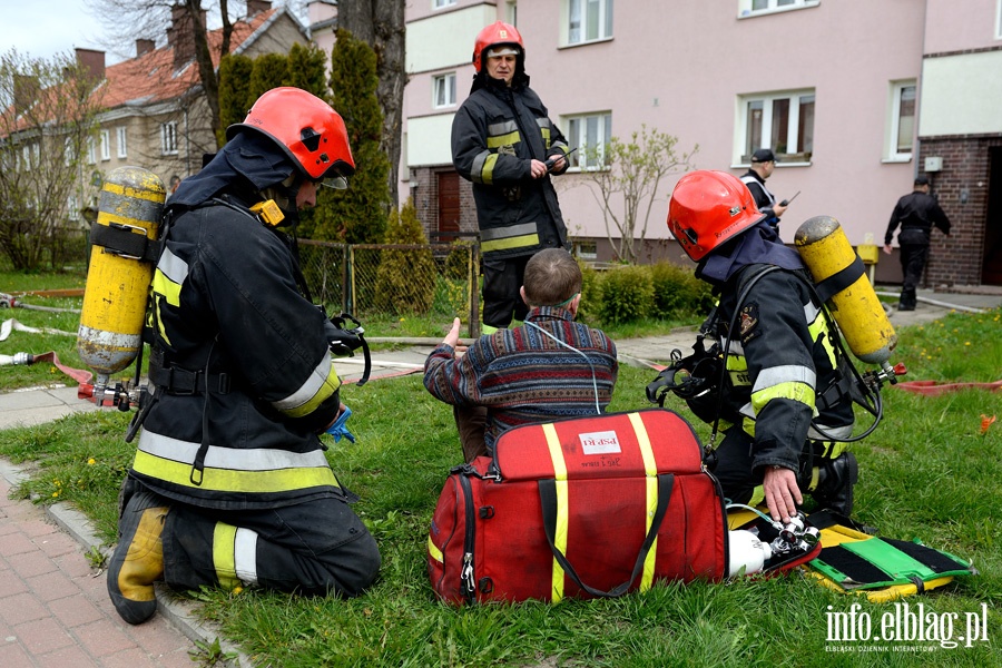 Grunwaldzka: poar w mieszkaniu. Jedna osoba w szpitalu, fot. 11