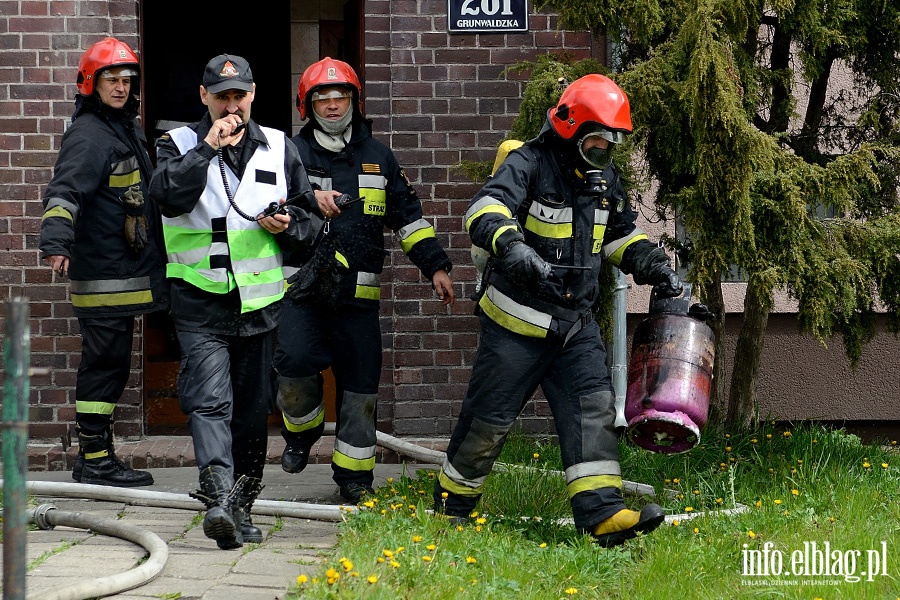 Grunwaldzka: poar w mieszkaniu. Jedna osoba w szpitalu, fot. 12