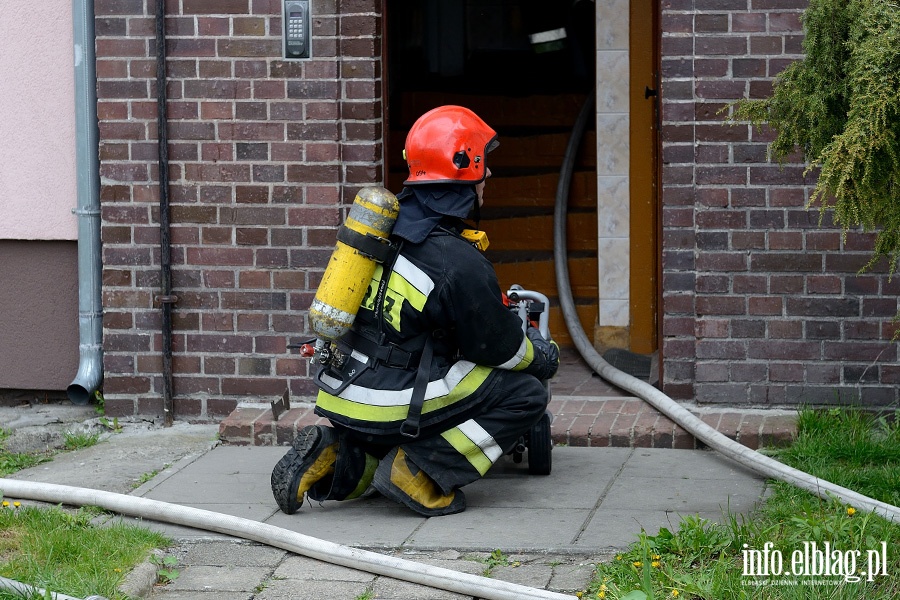 Grunwaldzka: poar w mieszkaniu. Jedna osoba w szpitalu, fot. 17