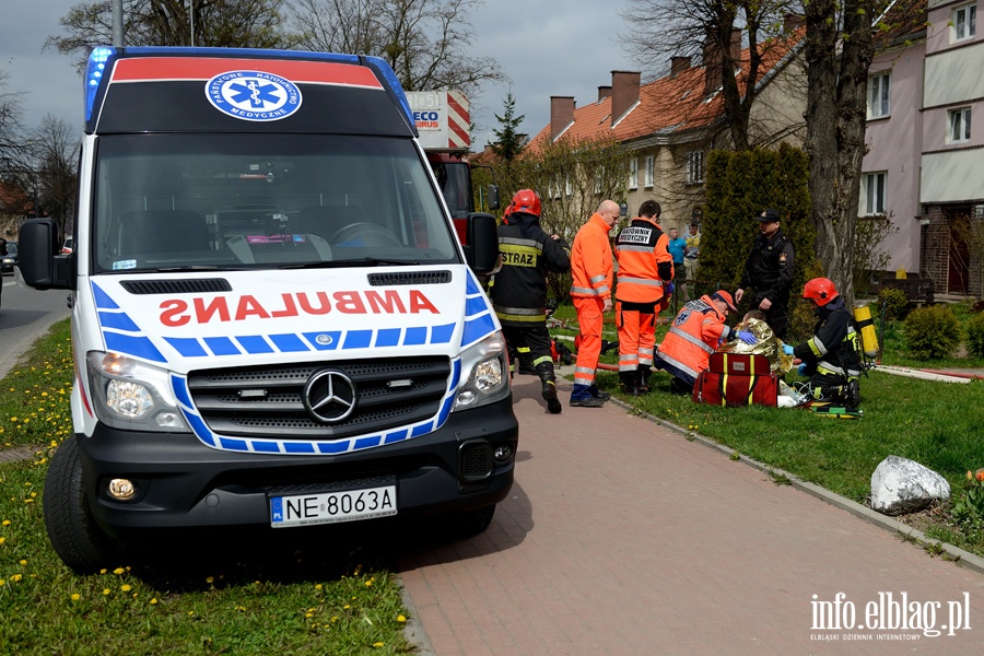 Grunwaldzka: poar w mieszkaniu. Jedna osoba w szpitalu, fot. 19