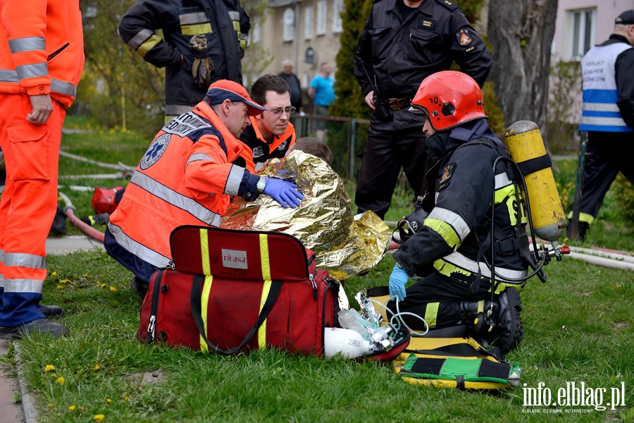 Grunwaldzka: poar w mieszkaniu. Jedna osoba w szpitalu, fot. 20