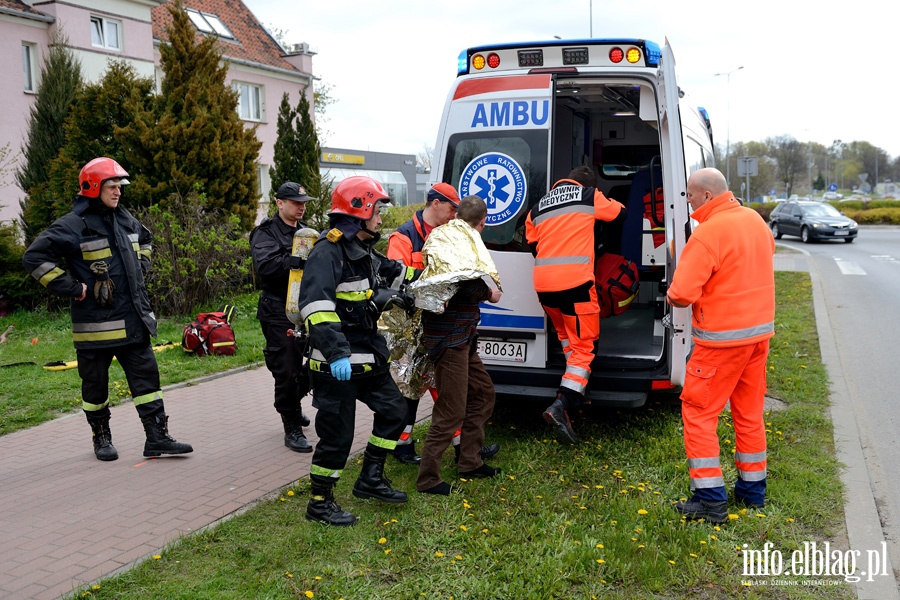 Grunwaldzka: poar w mieszkaniu. Jedna osoba w szpitalu, fot. 22