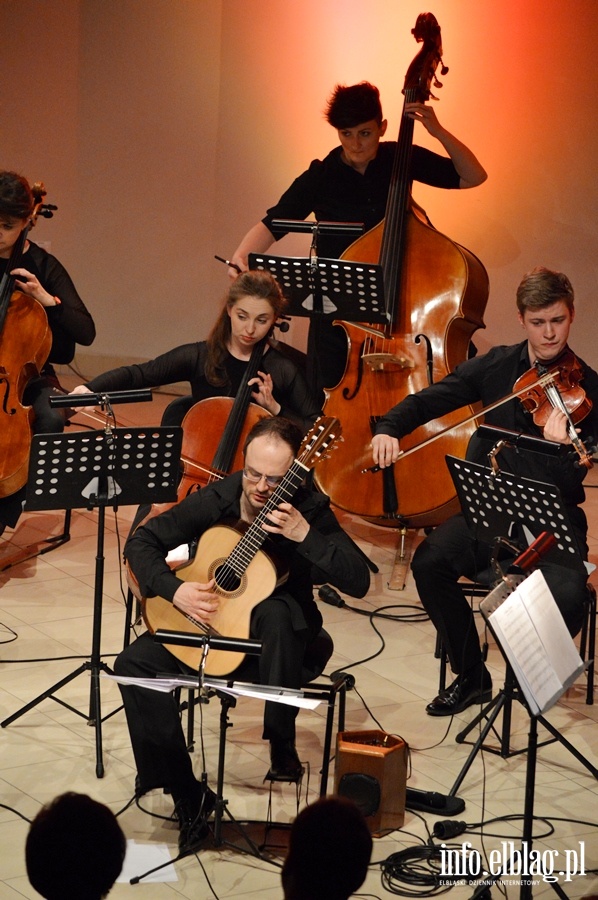 Charyzmatycznych gitarzysta klasyczny, Krzysztof Meisinger zagra z EOK, fot. 33