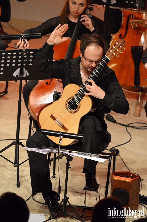 Charyzmatycznych gitarzysta klasyczny, Krzysztof Meisinger zagra z EOK, fot. 35