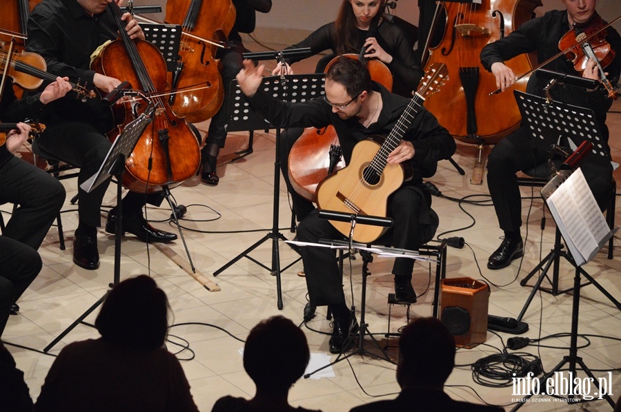 Charyzmatycznych gitarzysta klasyczny, Krzysztof Meisinger zagra z EOK, fot. 55