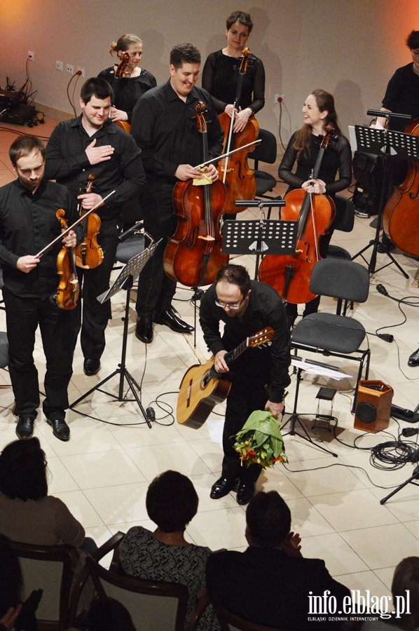 Charyzmatycznych gitarzysta klasyczny, Krzysztof Meisinger zagra z EOK, fot. 64