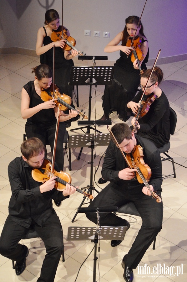 Charyzmatycznych gitarzysta klasyczny, Krzysztof Meisinger zagra z EOK, fot. 66
