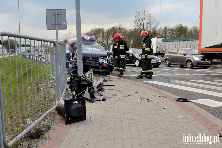 Groźne zderzenie na skrzyżowaniu ul. Żuławskiej z obwodnicą, fot. 10