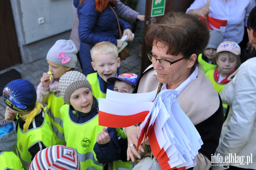 Przedszkolaki uczciy wito Flagi, fot. 10