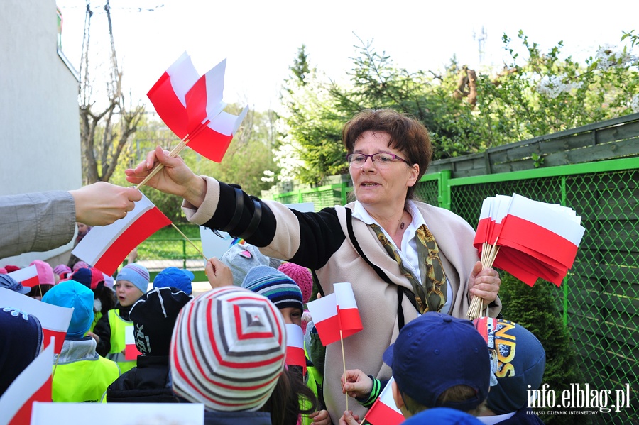 Przedszkolaki uczciy wito Flagi, fot. 12