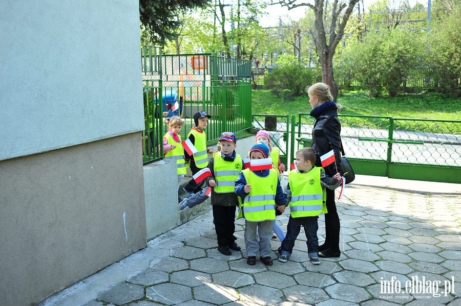 Przedszkolaki uczciy wito Flagi, fot. 15