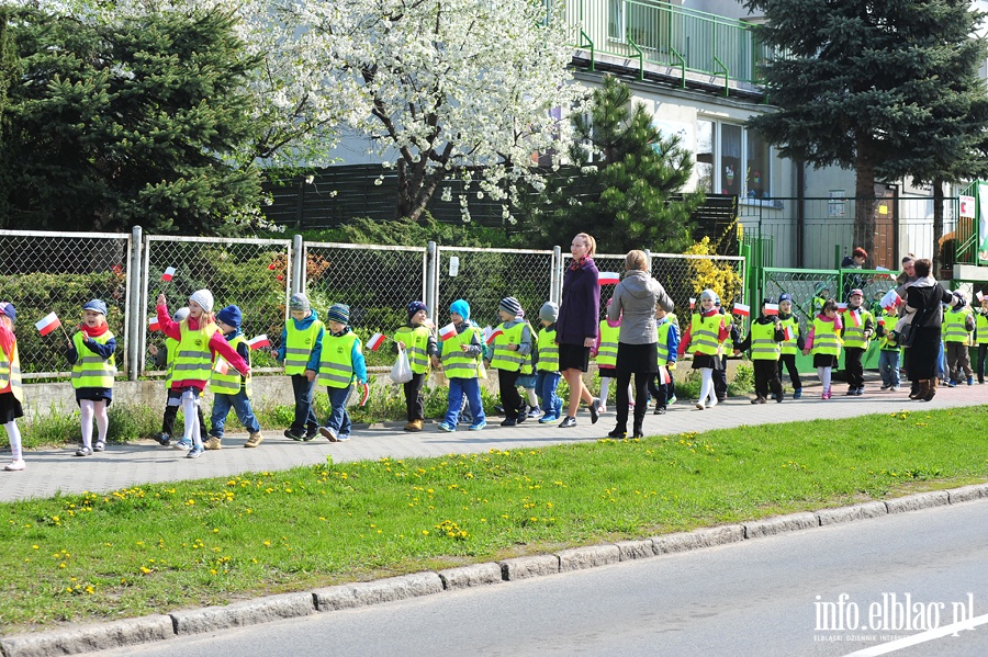 Przedszkolaki uczciy wito Flagi, fot. 18