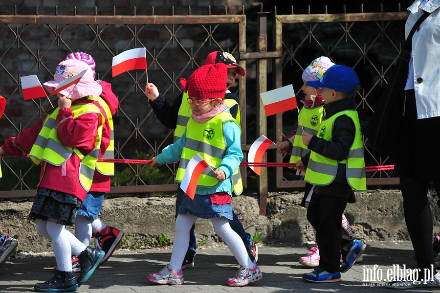 Przedszkolaki uczciły Święto Flagi, fot. 24