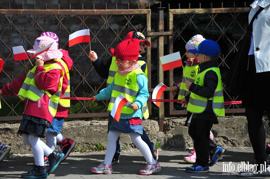 Przedszkolaki uczciy wito Flagi, fot. 24