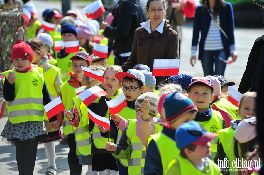 Przedszkolaki uczciy wito Flagi, fot. 26