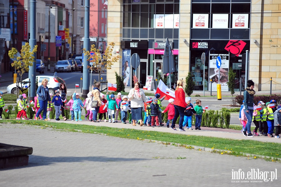 Przedszkolaki uczciy wito Flagi, fot. 36