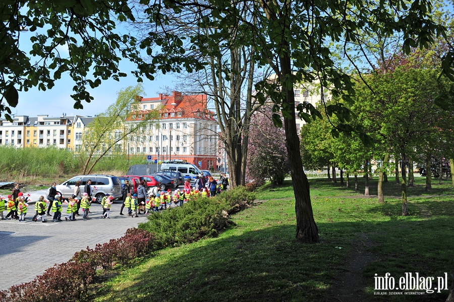 Przedszkolaki uczciy wito Flagi, fot. 42