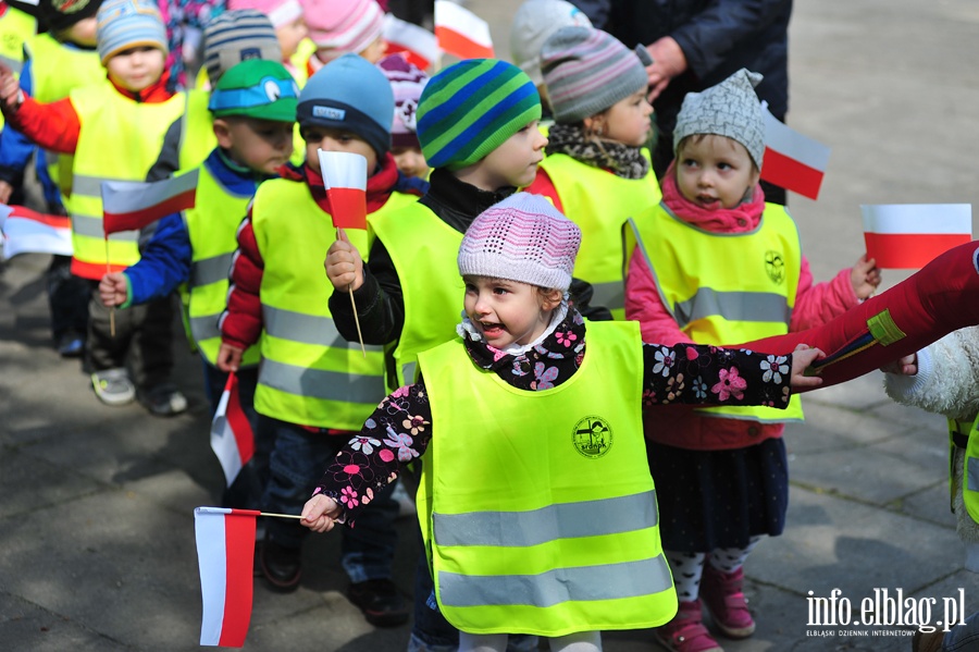 Przedszkolaki uczciy wito Flagi, fot. 44