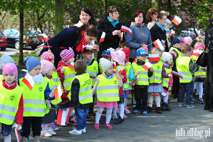 Przedszkolaki uczciy wito Flagi, fot. 50