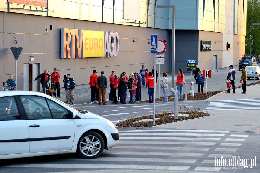 Faszywy alarm bombowy w C.H. OGRODY. Ewakuowano klientw i personel, fot. 8