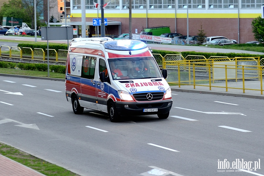 Faszywy alarm bombowy w C.H. OGRODY. Ewakuowano klientw i personel, fot. 11