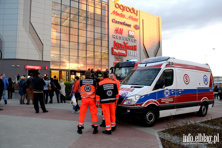Fałszywy alarm bombowy w C.H. OGRODY. Ewakuowano klientów i personel, fot. 19