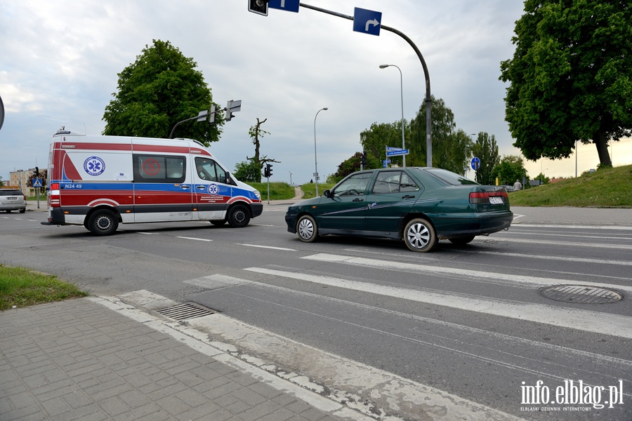 Pk. Dbka: potrcenie na przejciu. Pieszy wbieg na czerwonym wietle, fot. 10