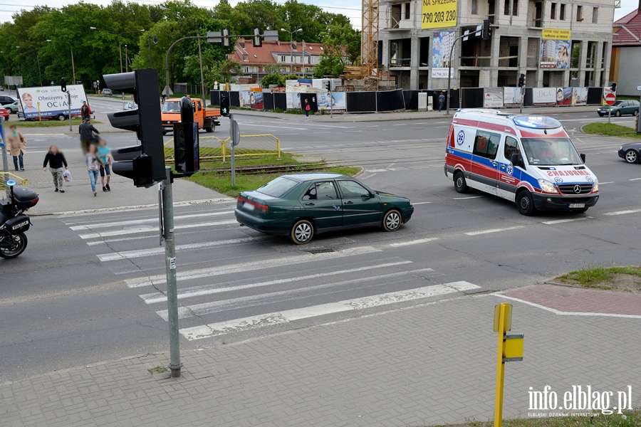 Pk. Dbka: potrcenie na przejciu. Pieszy wbieg na czerwonym wietle, fot. 14