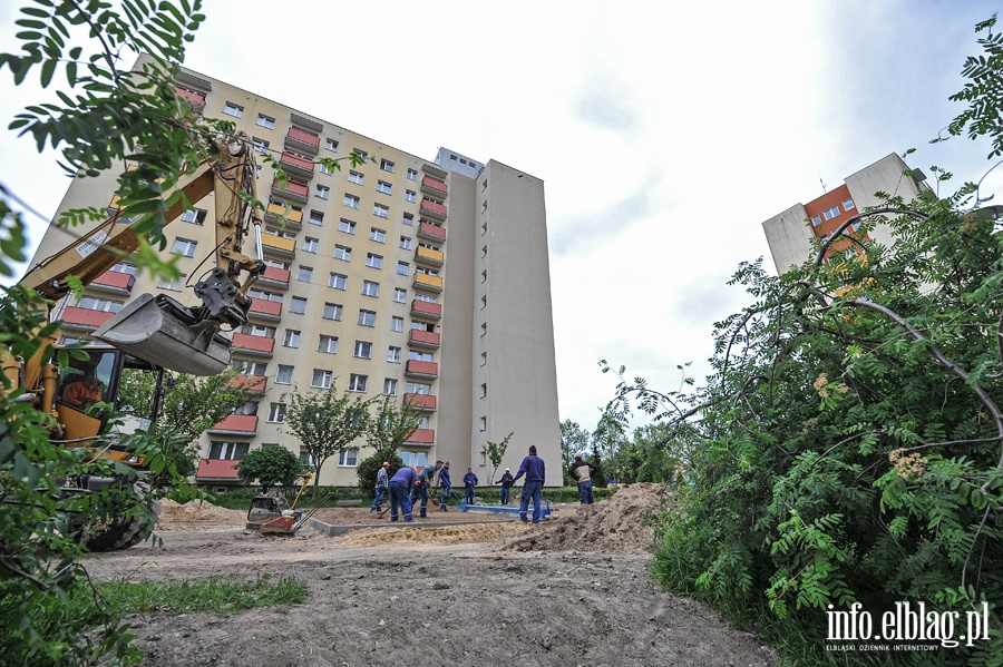 Budowa placu zabaw, parkingu i boiska na ul.Robotniczej 160, fot. 2