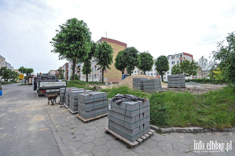 Budowa placu zabaw, parkingu i boiska na ul.Robotniczej 160, fot. 4