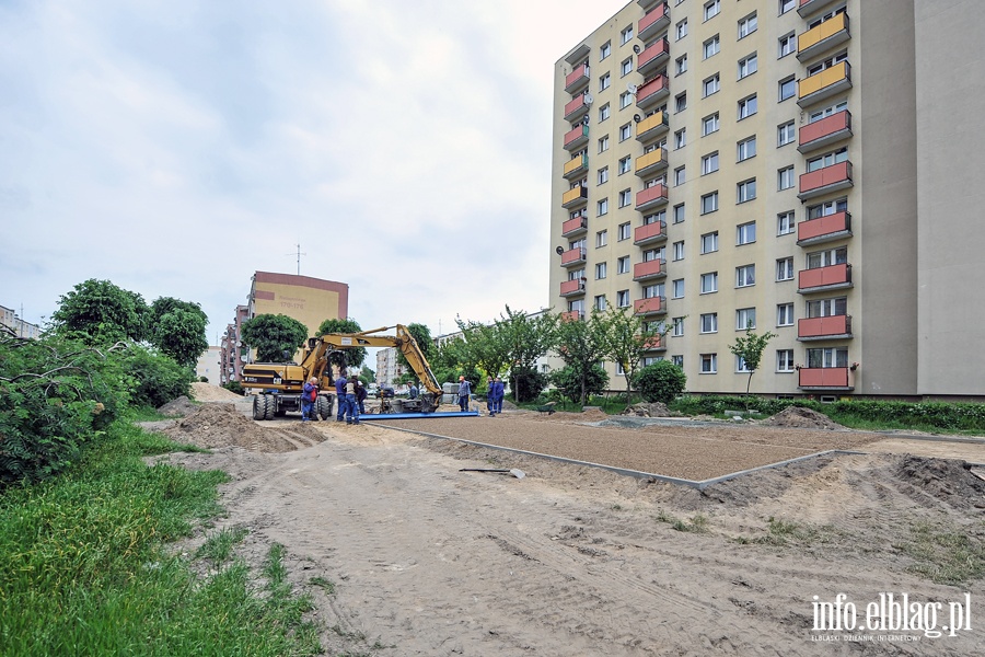 Budowa placu zabaw, parkingu i boiska na ul.Robotniczej 160, fot. 12