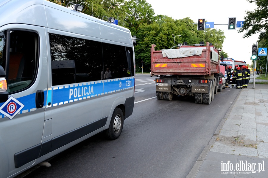 Wywrotką wjechał w osobówkę. Pięciolatek w szpitalu, fot. 9