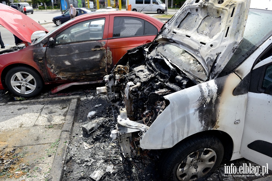 Poar samochodw na parkingu przy ul. Brzozowej, fot. 1