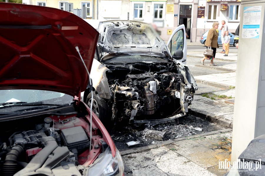 Poar samochodw na parkingu przy ul. Brzozowej, fot. 2