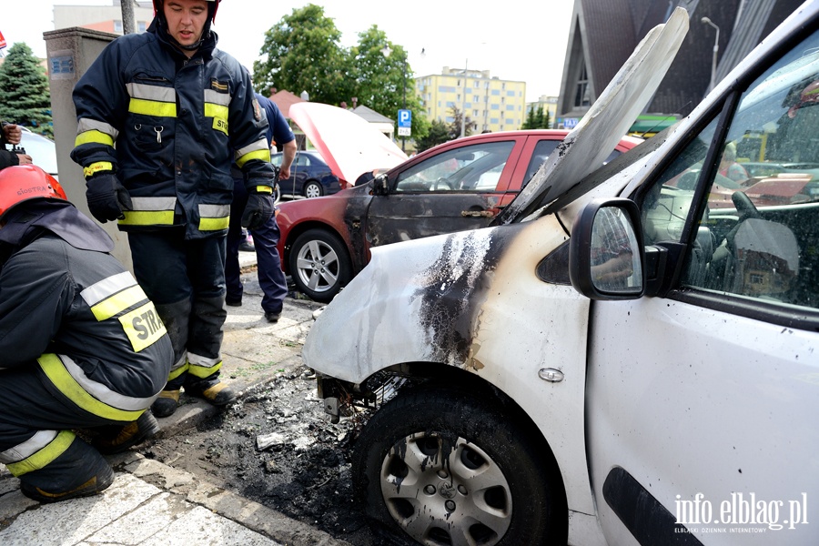 Poar samochodw na parkingu przy ul. Brzozowej, fot. 9