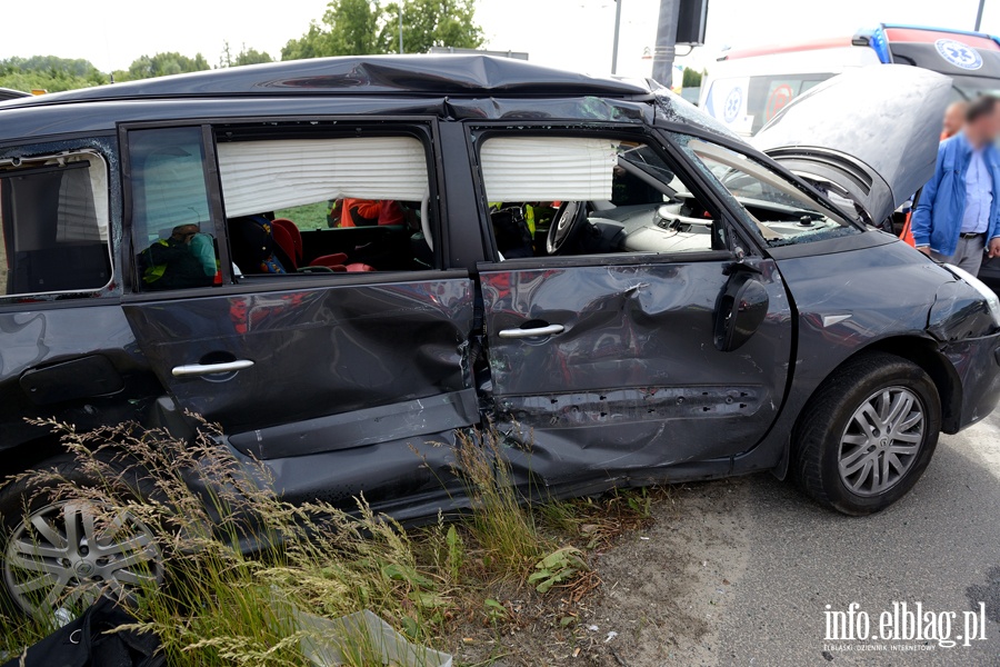 Wypadek na skrzyowaniu ul. uawskiej z obwodnic, fot. 5