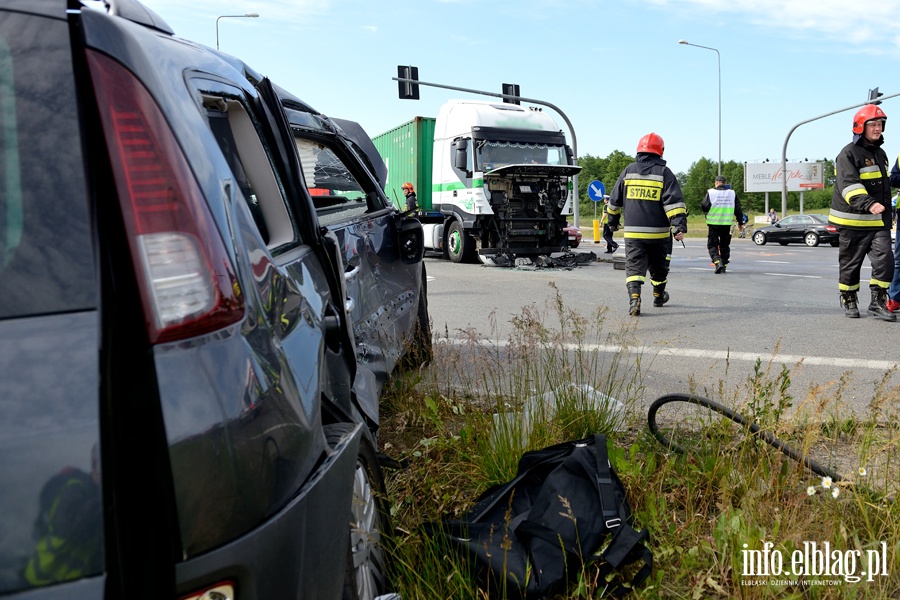 Wypadek na skrzyowaniu ul. uawskiej z obwodnic, fot. 12