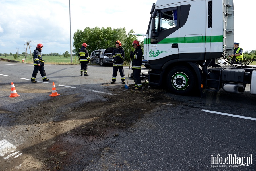 Wypadek na skrzyowaniu ul. uawskiej z obwodnic, fot. 15