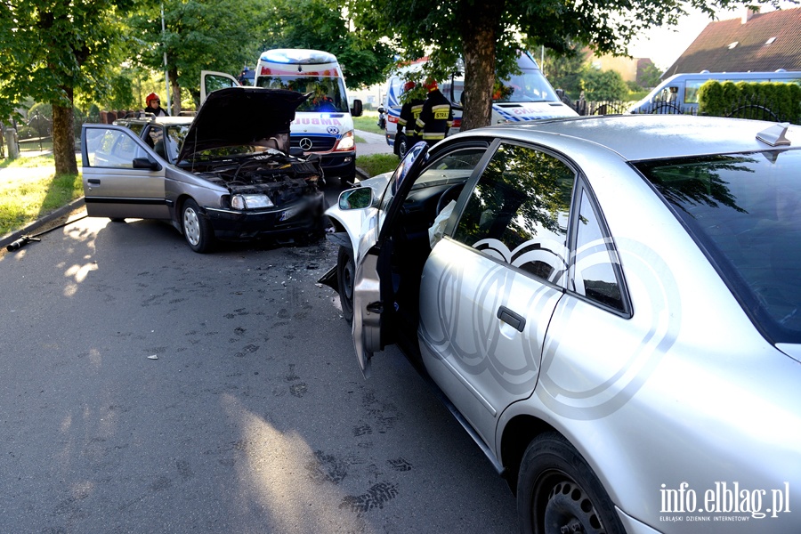 Czoowe zderzenie na ul. Kiliskiego. Trzy osoby poszkodowane, fot. 4