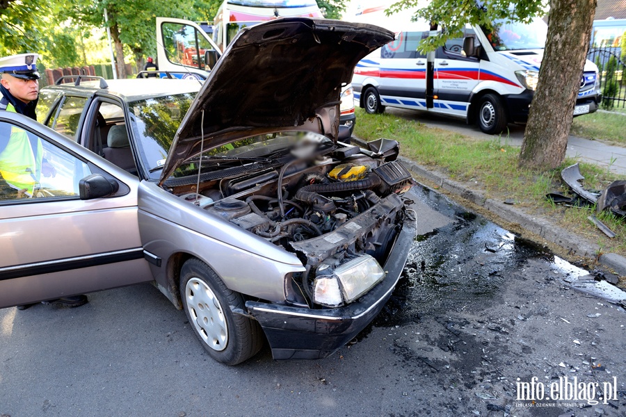 Czoowe zderzenie na ul. Kiliskiego. Trzy osoby poszkodowane, fot. 6