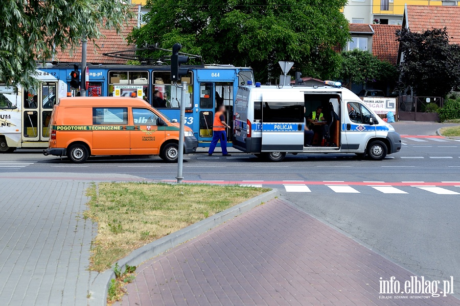 Oglna: pieszy wbieg pod tramwaj. Mczyzna w stanie cikim w szpitalu, fot. 1