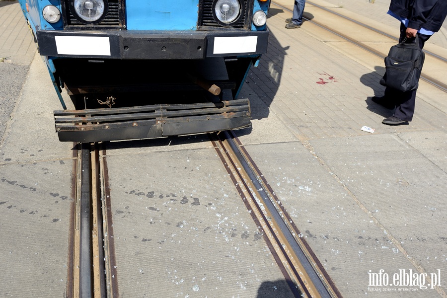 Ogólna: pieszy wbiegł pod tramwaj. Mężczyzna w stanie ciężkim w szpitalu, fot. 11