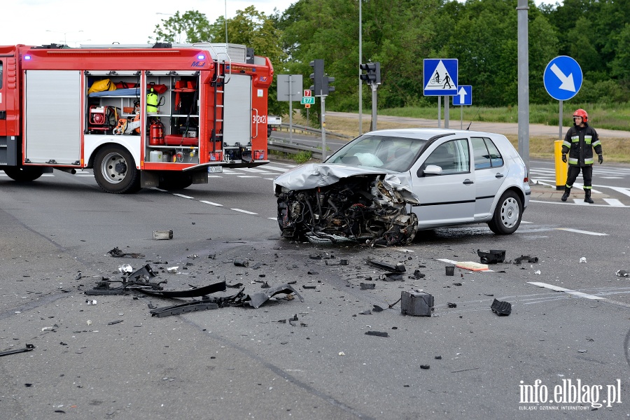 Kolejny wypadek na skrzyowaniu obwodnicy z ul. uawsk. Dwie osoby ranne. W akcji migowiec LPR, fot. 4