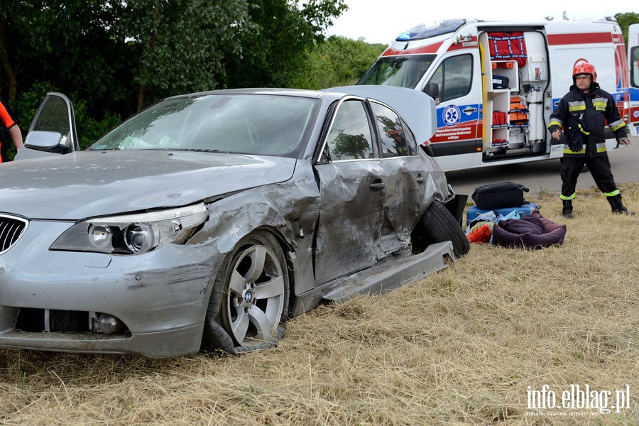 Kolejny wypadek na skrzyżowaniu obwodnicy z ul. Żuławską. Dwie osoby ranne. W akcji śmigłowiec LPR, fot. 7