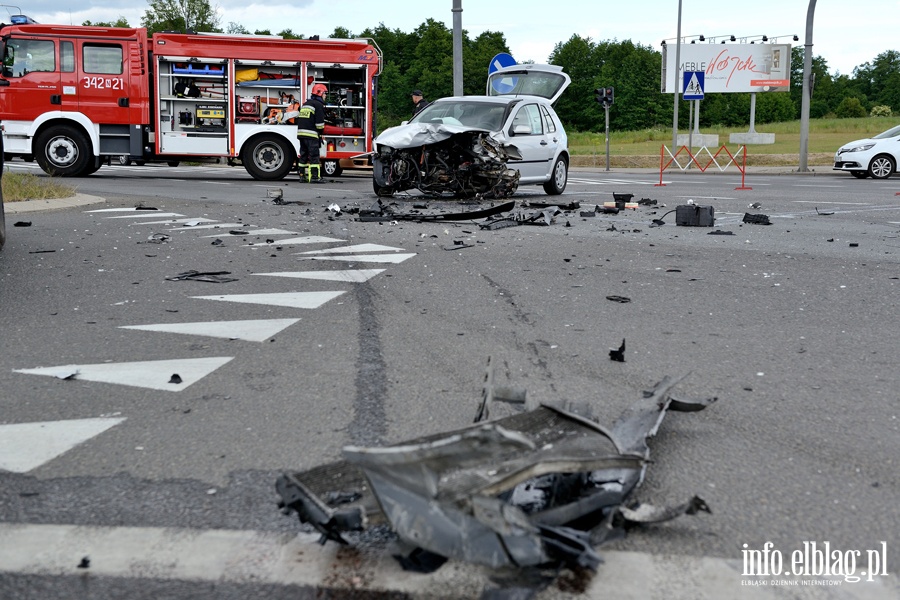 Kolejny wypadek na skrzyowaniu obwodnicy z ul. uawsk. Dwie osoby ranne. W akcji migowiec LPR, fot. 11
