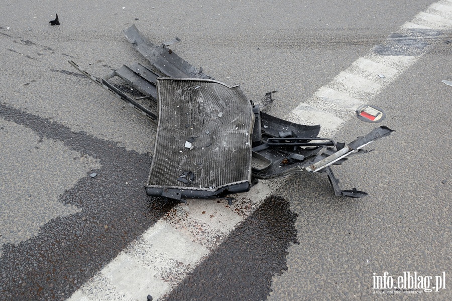 Kolejny wypadek na skrzyowaniu obwodnicy z ul. uawsk. Dwie osoby ranne. W akcji migowiec LPR, fot. 12