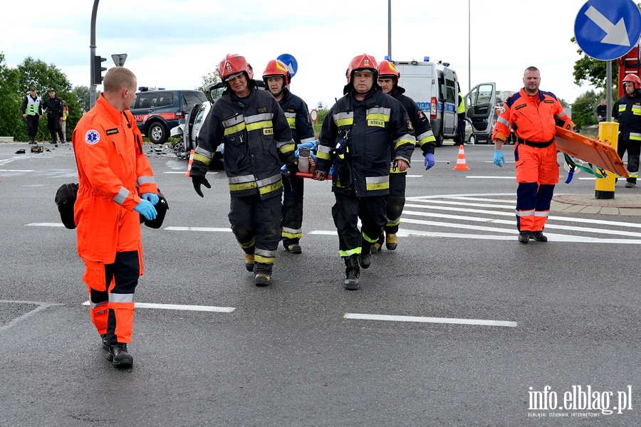 Kolejny wypadek na skrzyowaniu obwodnicy z ul. uawsk. Dwie osoby ranne. W akcji migowiec LPR, fot. 30