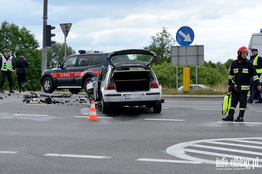 Kolejny wypadek na skrzyowaniu obwodnicy z ul. uawsk. Dwie osoby ranne. W akcji migowiec LPR, fot. 35