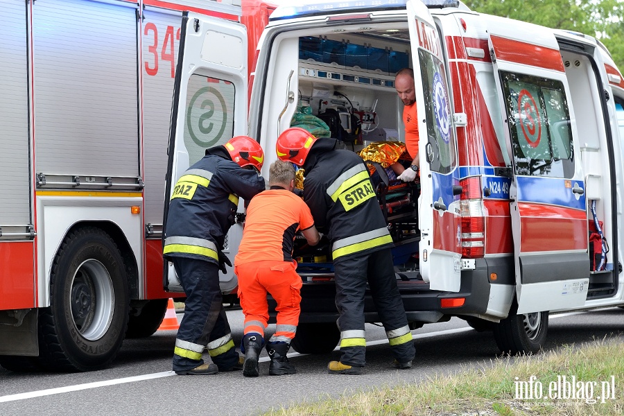 Kazimierzowo: dachowanie na "sidemce". Ciarna kobieta w szpitalu, fot. 2